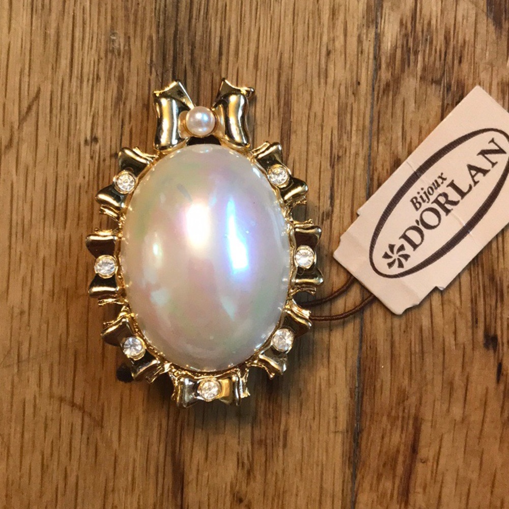 Pearl pin